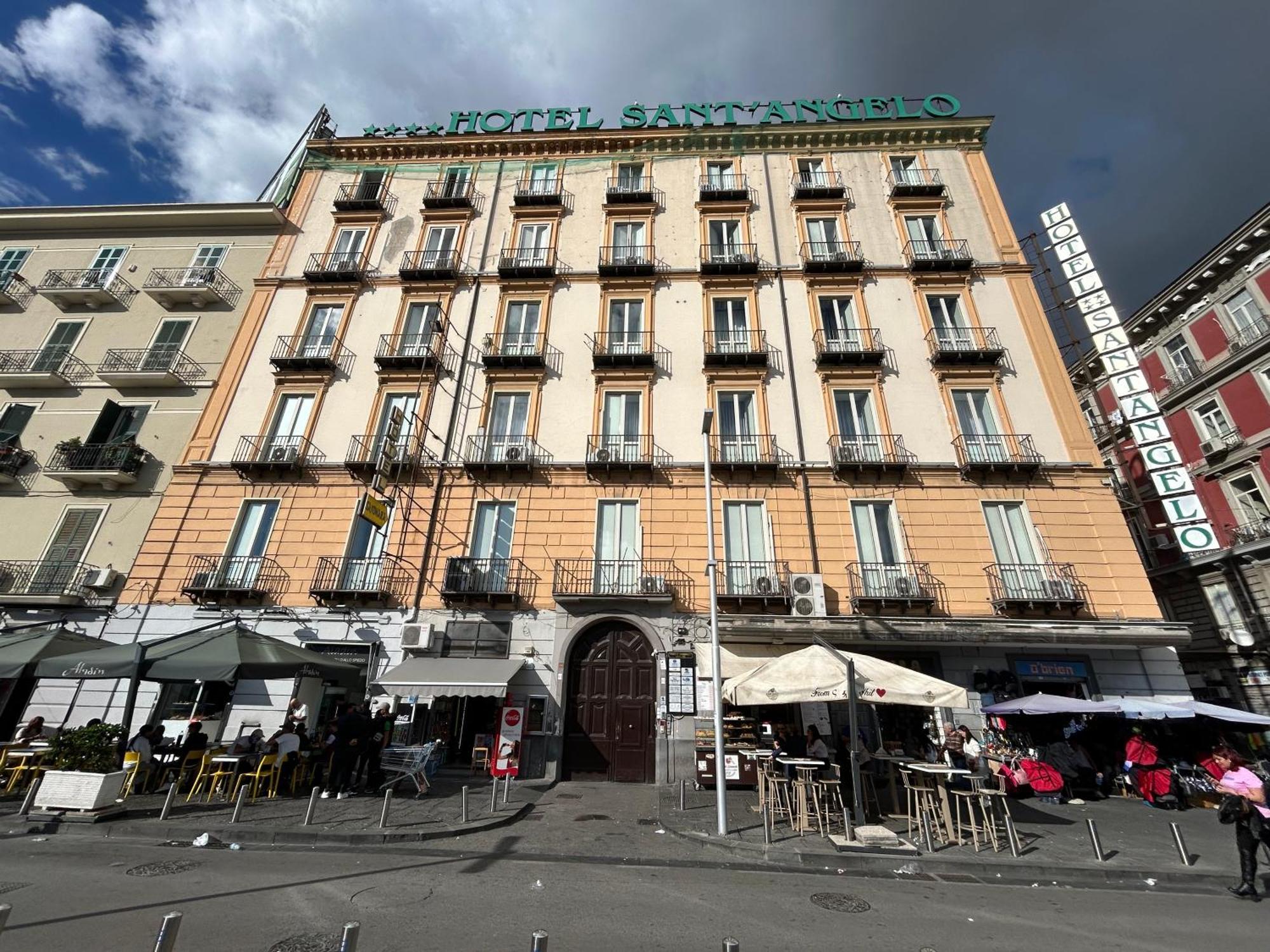Track 60 - Private Rooms Garibaldi Nápoles Exterior foto